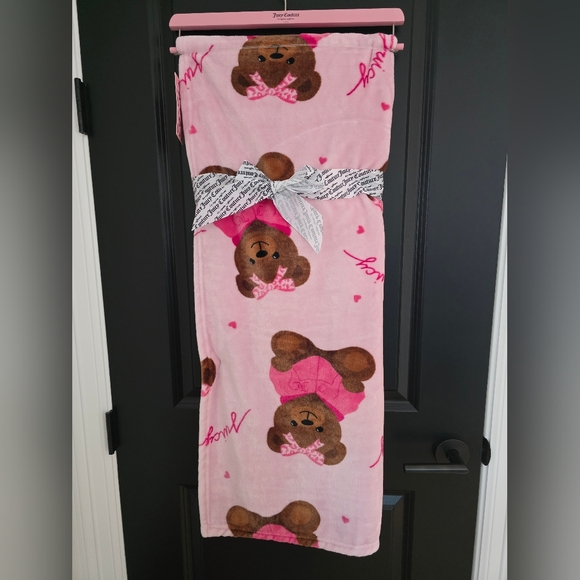 NWT Juicy Couture Pink Bear Print Plush Throw - Picture 3 of 3